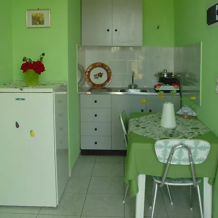 מלון דירות Eirini נאוס פירגוס